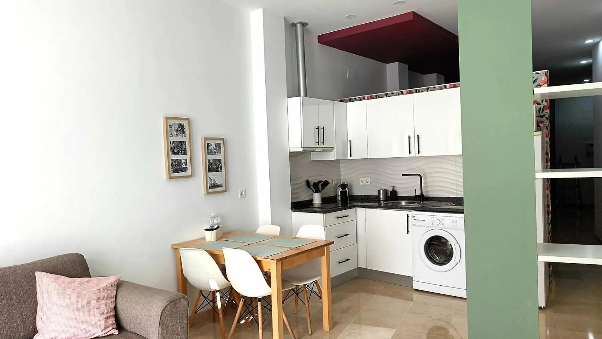 Apartamentos Puntoapart مالقة 0*,